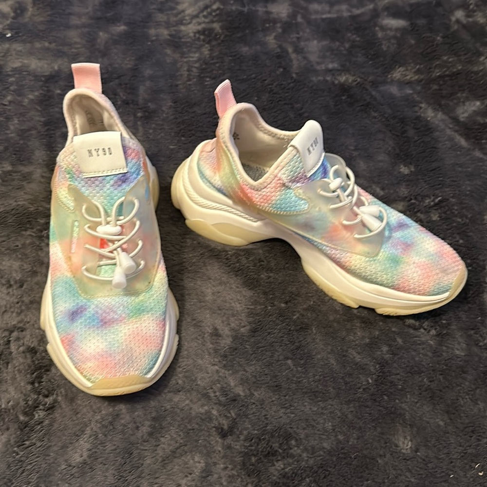 Steve Madden NY 90 size 7 sneakers